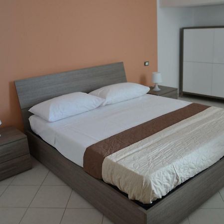 Casa Vacanze Cristoforo Colombo Apartment Lido Conchiglia ภายนอก รูปภาพ